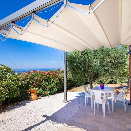 Couette-café Carmela 3*